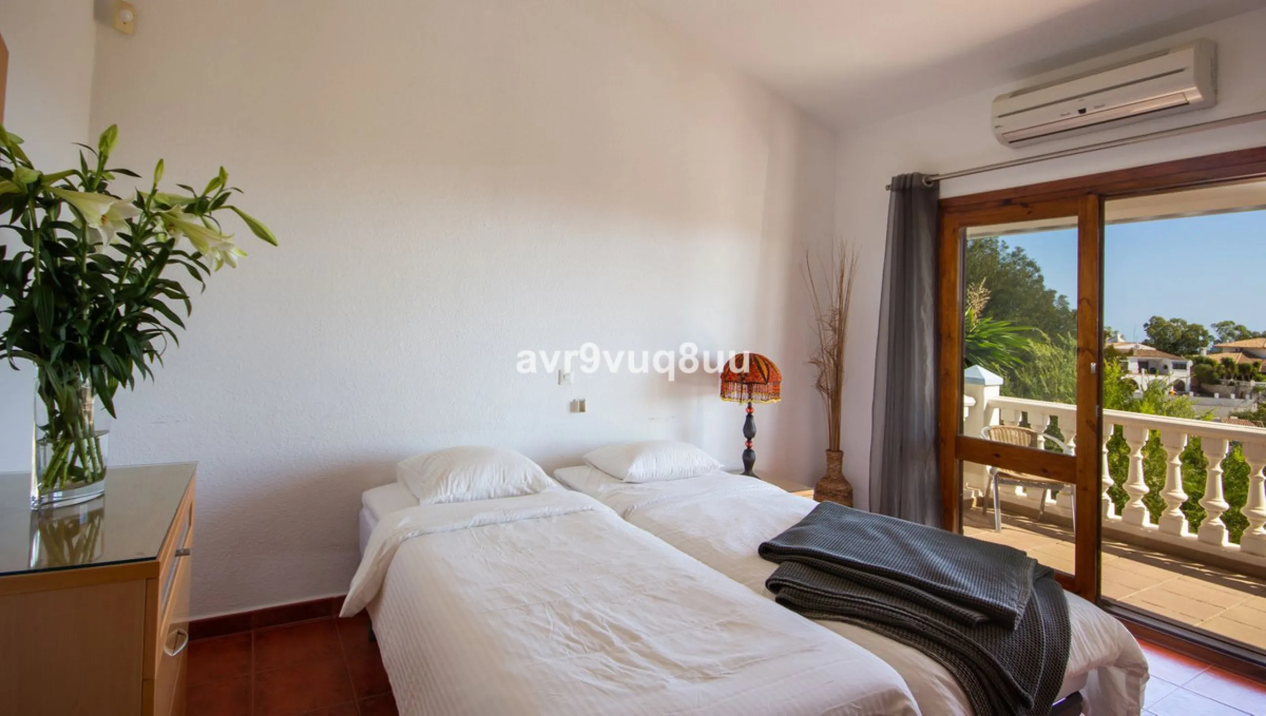 This property is stunning! Set in the heart of Mijas Costa, in the desirable Campo Mijas area. From the private entrance there is a driveway and garage, with steps down into the main entrance. This floor has a very spacious lounge area, with a great recep