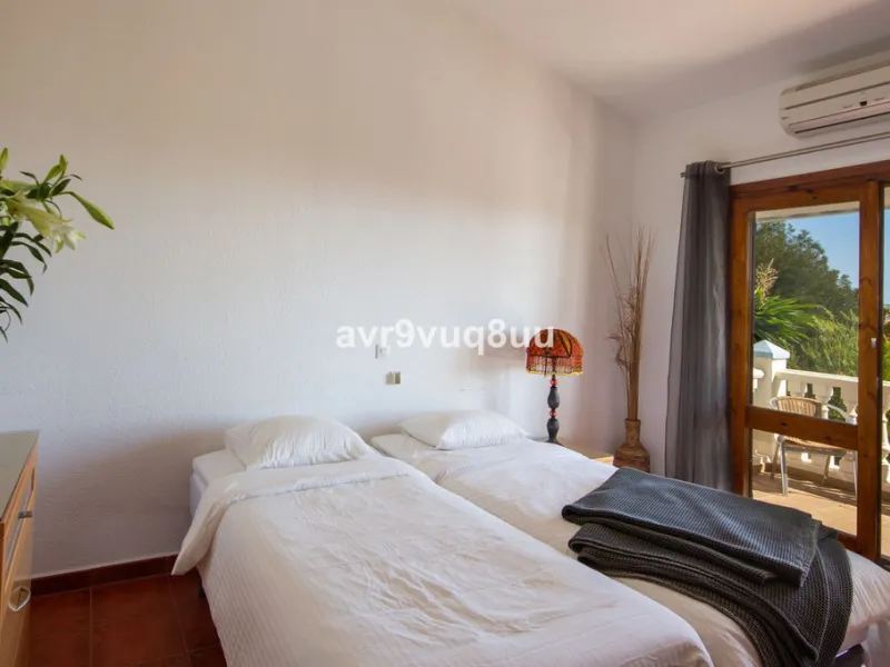 This property is stunning! Set in the heart of Mijas Costa, in the desirable Campo Mijas area. From the private entrance there is a driveway and garage, with steps down into the main entrance. This floor has a very spacious lounge area, with a great recep