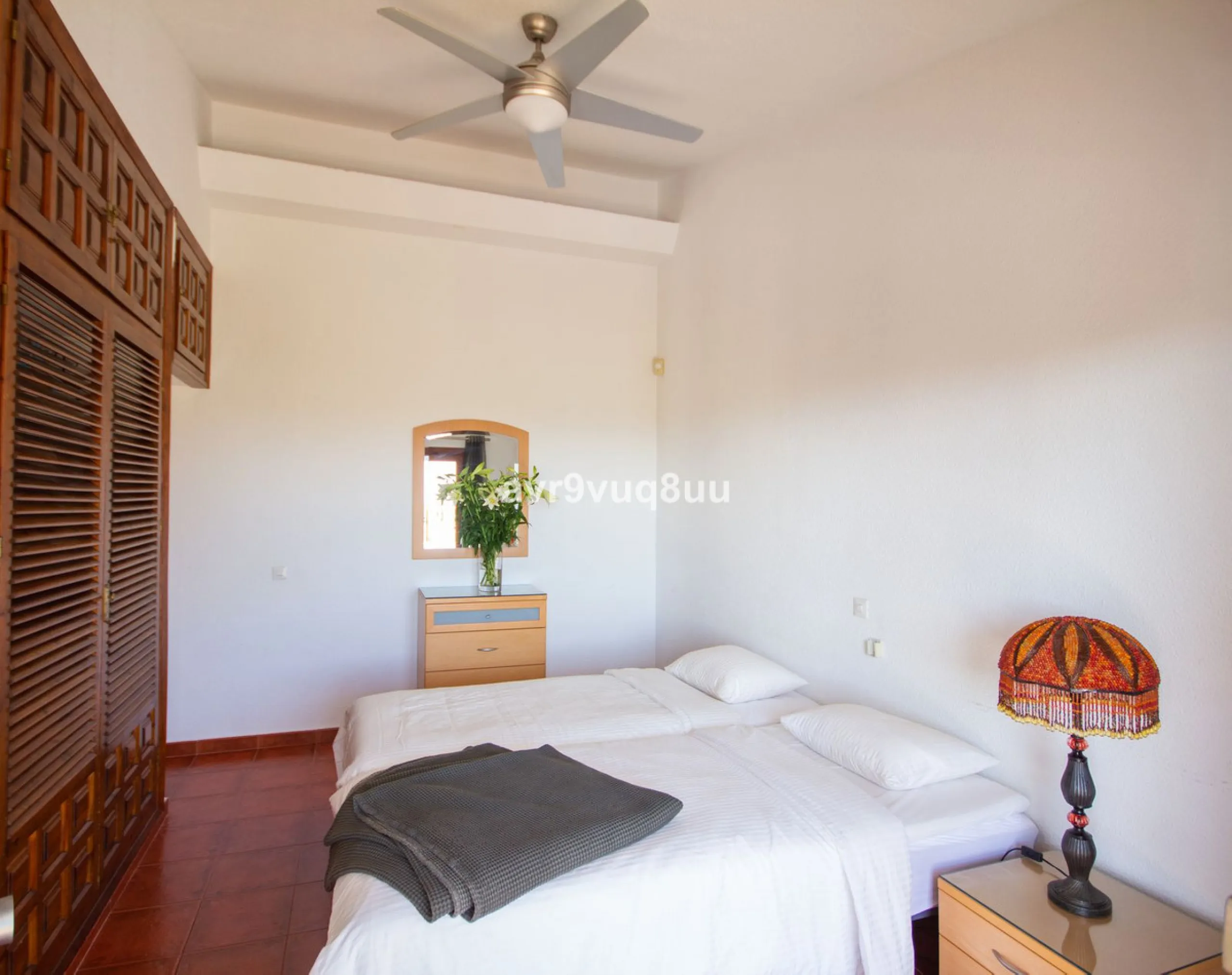 This property is stunning! Set in the heart of Mijas Costa, in the desirable Campo Mijas area. From the private entrance there is a driveway and garage, with steps down into the main entrance. This floor has a very spacious lounge area, with a great recep