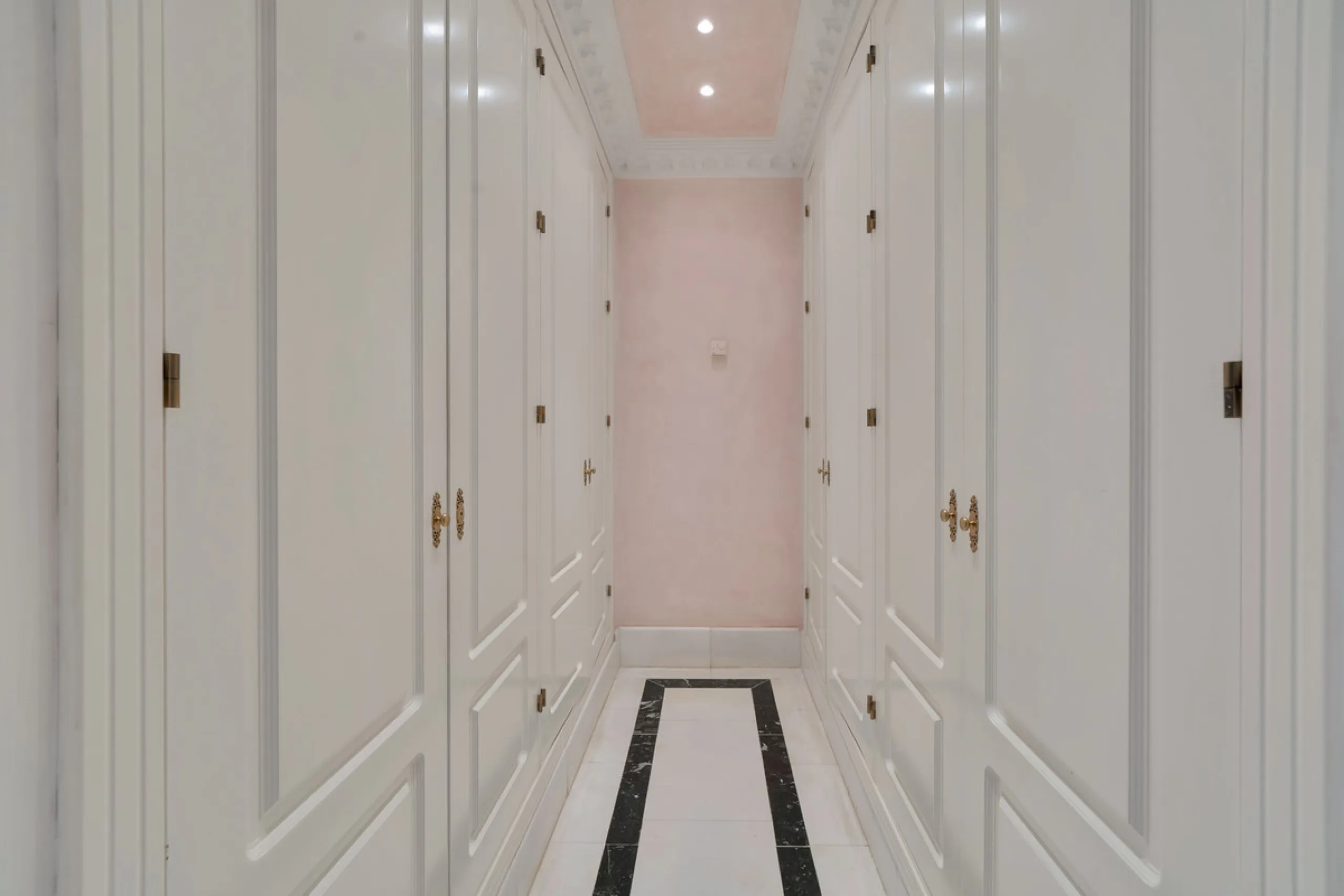 Situated beside the prestigious Guadalmina Baja, this impressive triplex penthouse is a true jewel of the Costa del Sol — perfectly blending the sophistication of Andalusian architecture, Moorish influences, and a touch of contemporary romanticism.