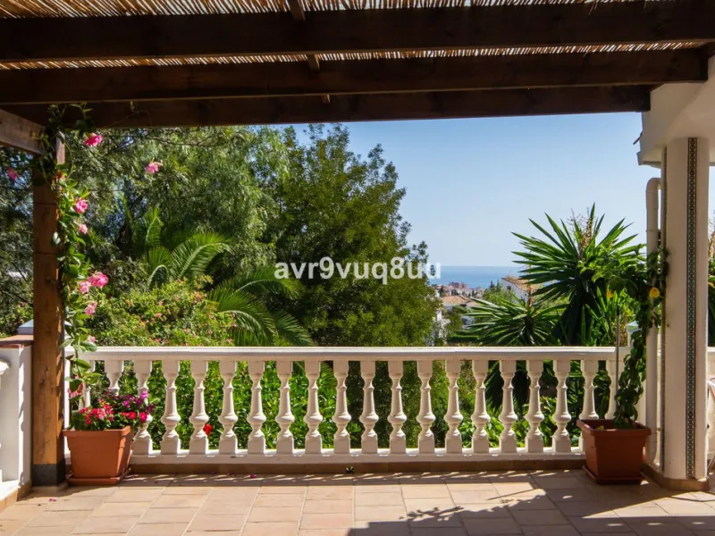 This property is stunning! Set in the heart of Mijas Costa, in the desirable Campo Mijas area. From the private entrance there is a driveway and garage, with steps down into the main entrance. This floor has a very spacious lounge area, with a great recep