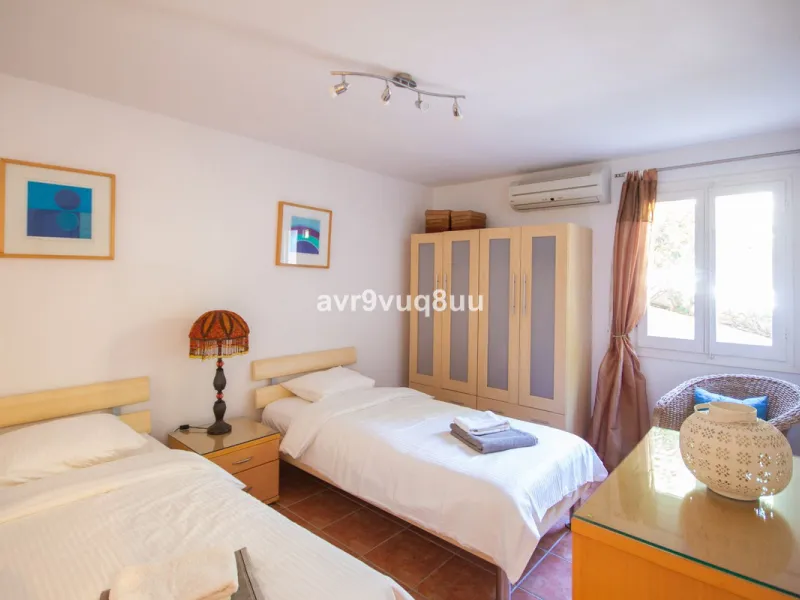 This property is stunning! Set in the heart of Mijas Costa, in the desirable Campo Mijas area. From the private entrance there is a driveway and garage, with steps down into the main entrance. This floor has a very spacious lounge area, with a great recep