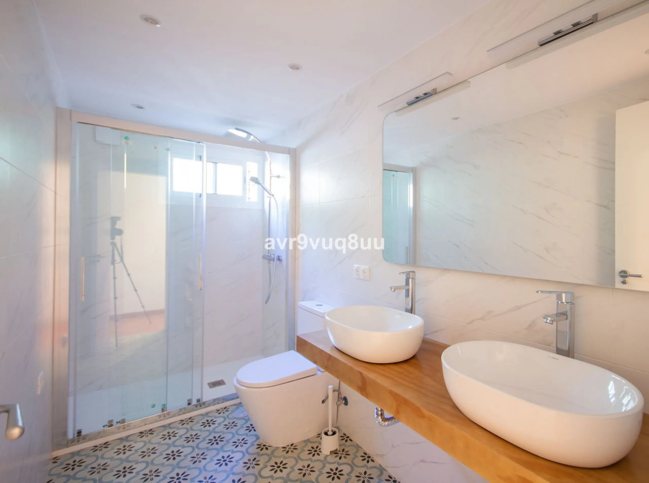 This property is stunning! Set in the heart of Mijas Costa, in the desirable Campo Mijas area. From the private entrance there is a driveway and garage, with steps down into the main entrance. This floor has a very spacious lounge area, with a great recep