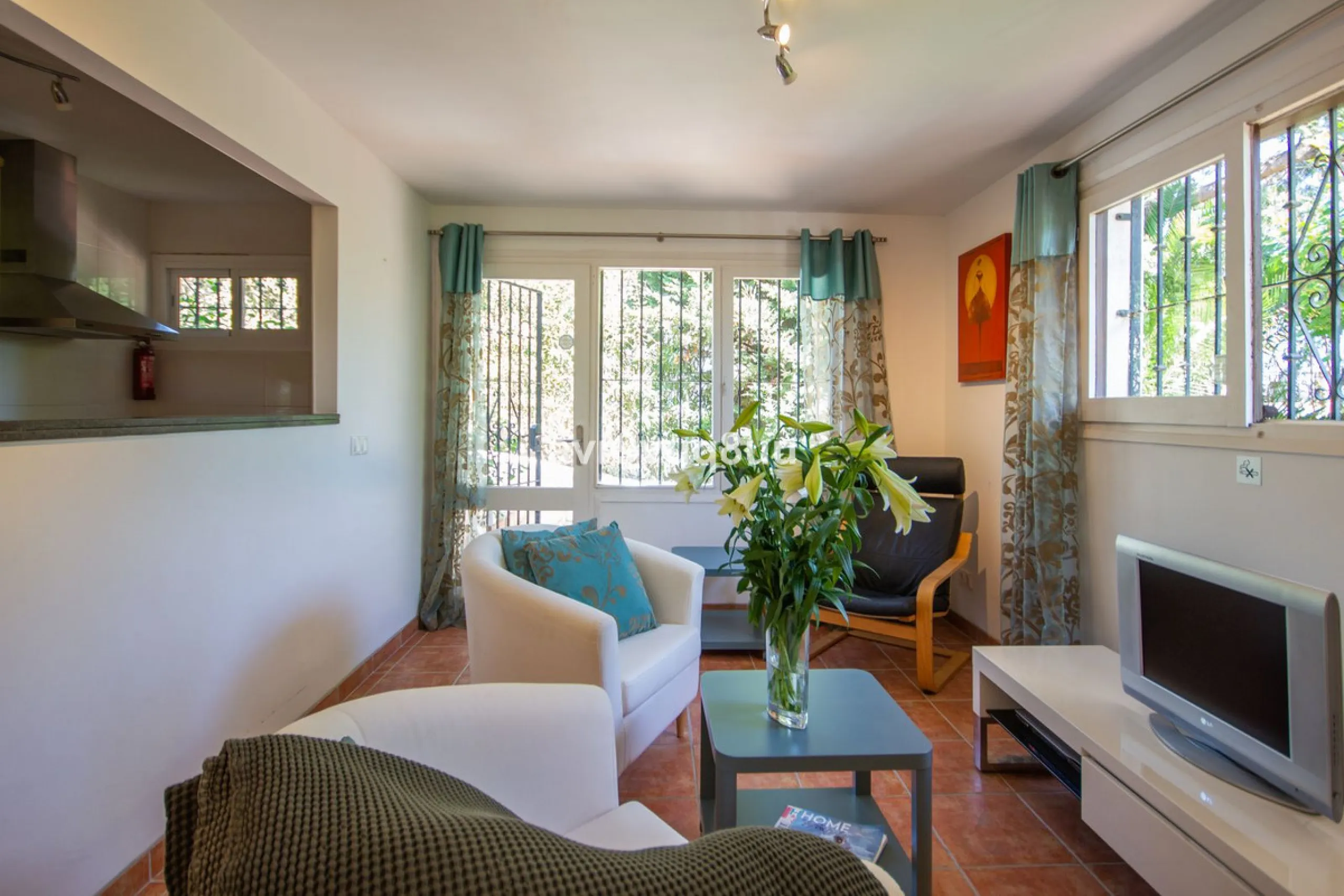 This property is stunning! Set in the heart of Mijas Costa, in the desirable Campo Mijas area. From the private entrance there is a driveway and garage, with steps down into the main entrance. This floor has a very spacious lounge area, with a great recep