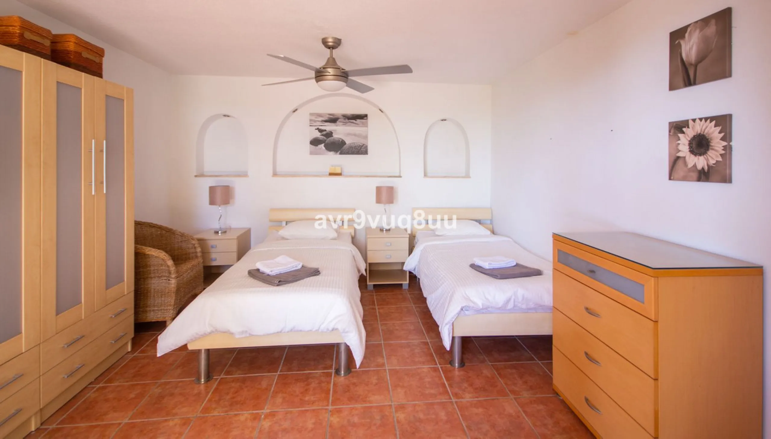 This property is stunning! Set in the heart of Mijas Costa, in the desirable Campo Mijas area. From the private entrance there is a driveway and garage, with steps down into the main entrance. This floor has a very spacious lounge area, with a great recep