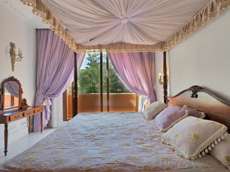 Situated beside the prestigious Guadalmina Baja, this impressive triplex penthouse is a true jewel of the Costa del Sol — perfectly blending the sophistication of Andalusian architecture, Moorish influences, and a touch of contemporary romanticism.