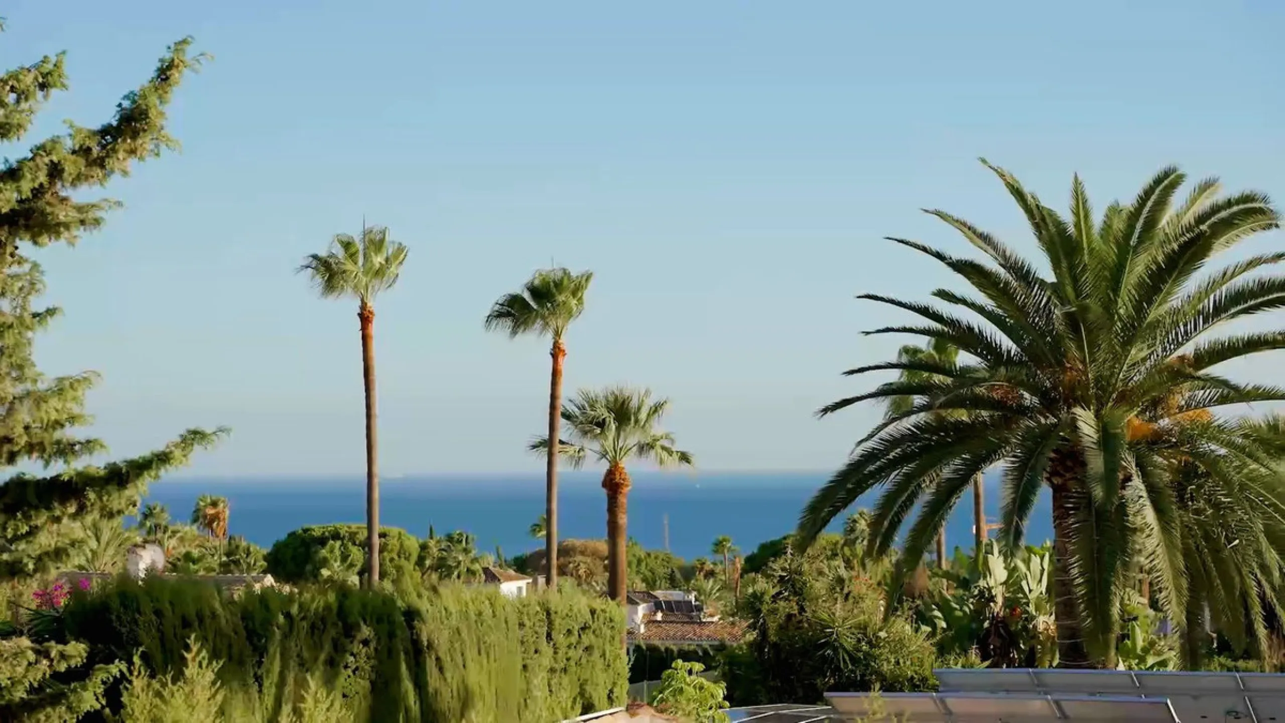 House - Detached Villa в продаже в Marbella, Málaga. В доме 5 спален и 6 ванных комнат. Площадь дома 405 м². Площадь участка 1500 м²