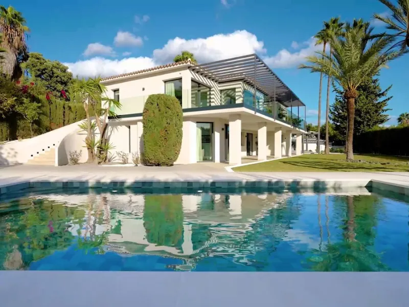 House - Detached Villa в продаже в Marbella, Málaga. В доме 5 спален и 6 ванных комнат. Площадь дома 405 м². Площадь участка 1500 м²