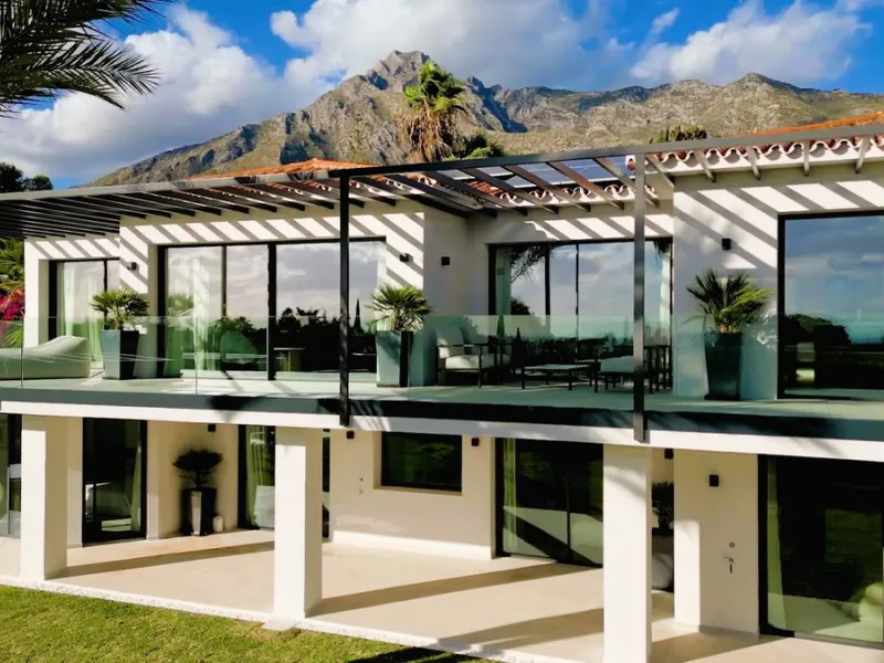 House - Detached Villa в продаже в Marbella, Málaga. В доме 5 спален и 6 ванных комнат. Площадь дома 405 м². Площадь участка 1500 м²