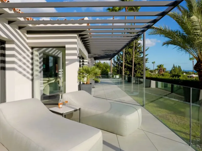 House - Detached Villa в продаже в Marbella, Málaga. В доме 5 спален и 6 ванных комнат. Площадь дома 405 м². Площадь участка 1500 м²