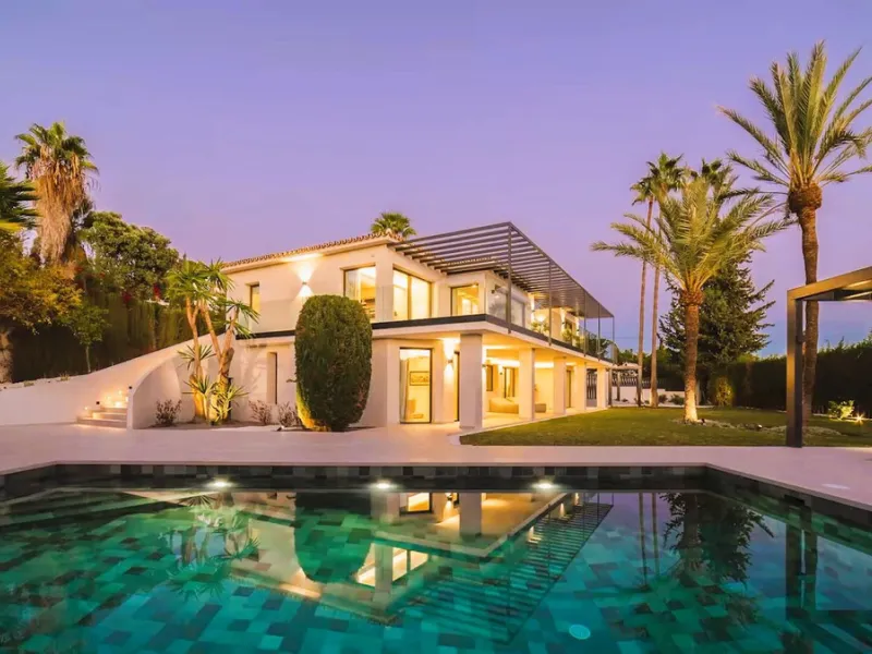 House - Detached Villa в продаже в Marbella, Málaga. В доме 5 спален и 6 ванных комнат. Площадь дома 405 м². Площадь участка 1500 м²