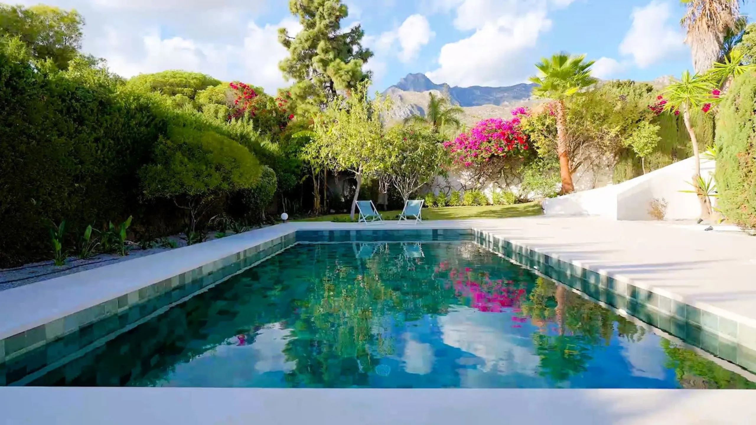 House - Detached Villa в продаже в Marbella, Málaga. В доме 5 спален и 6 ванных комнат. Площадь дома 405 м². Площадь участка 1500 м²
