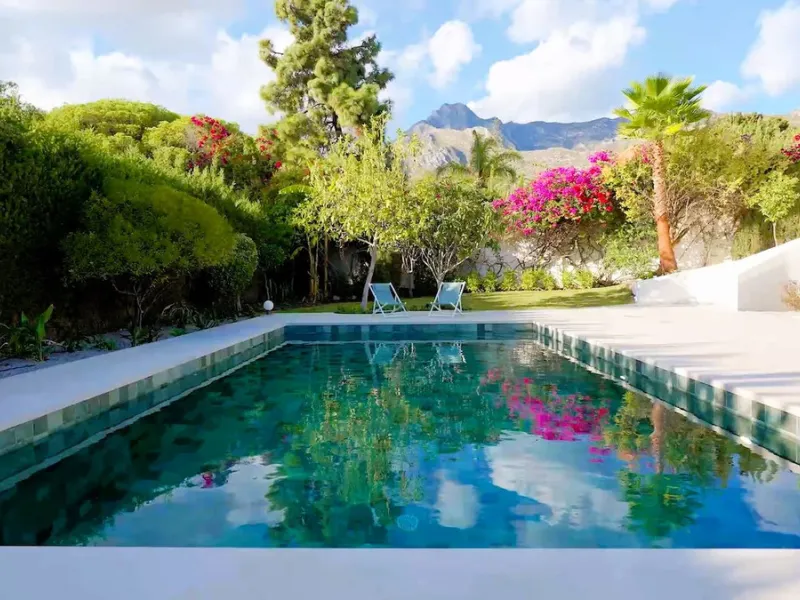 House - Detached Villa в продаже в Marbella, Málaga. В доме 5 спален и 6 ванных комнат. Площадь дома 405 м². Площадь участка 1500 м²