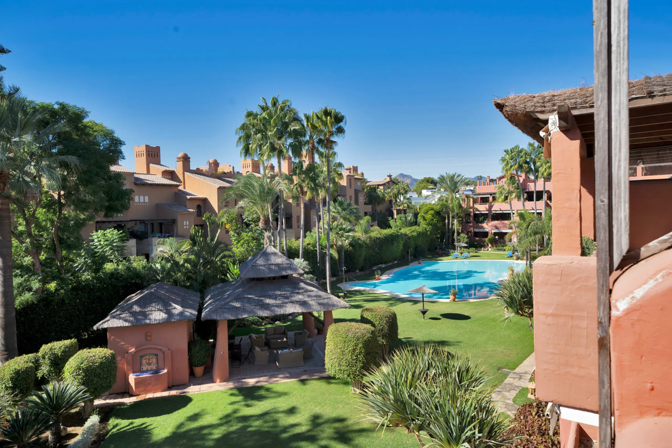 Situated beside the prestigious Guadalmina Baja, this impressive triplex penthouse is a true jewel of the Costa del Sol — perfectly blending the sophistication of Andalusian architecture, Moorish influences, and a touch of contemporary romanticism.