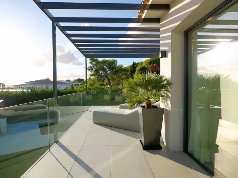 House - Detached Villa в продаже в Marbella, Málaga. В доме 5 спален и 6 ванных комнат. Площадь дома 405 м². Площадь участка 1500 м²