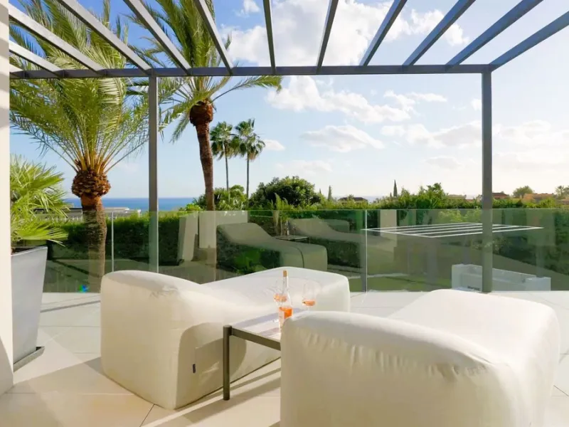 House - Detached Villa в продаже в Marbella, Málaga. В доме 5 спален и 6 ванных комнат. Площадь дома 405 м². Площадь участка 1500 м²