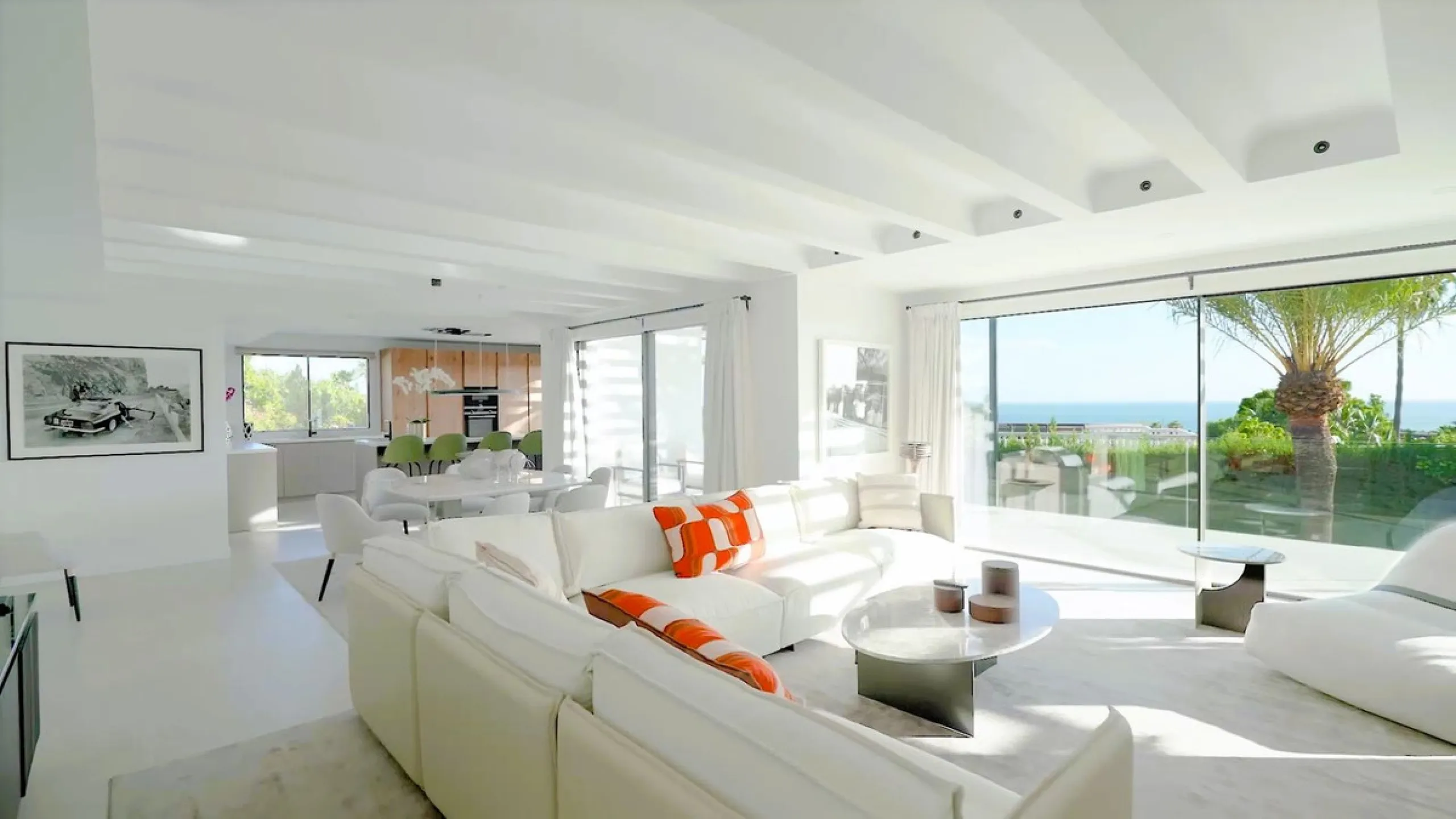 House - Detached Villa в продаже в Marbella, Málaga. В доме 5 спален и 6 ванных комнат. Площадь дома 405 м². Площадь участка 1500 м²