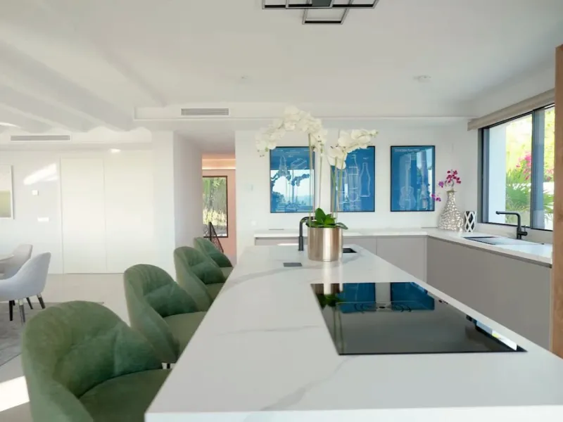 House - Detached Villa в продаже в Marbella, Málaga. В доме 5 спален и 6 ванных комнат. Площадь дома 405 м². Площадь участка 1500 м²