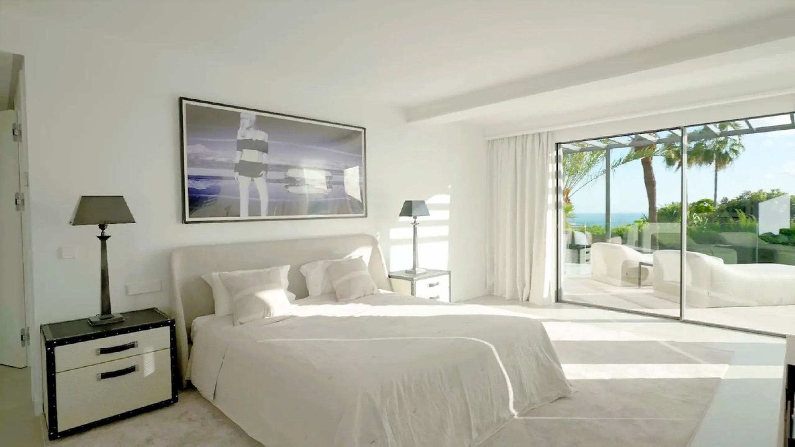 House - Detached Villa в продаже в Marbella, Málaga. В доме 5 спален и 6 ванных комнат. Площадь дома 405 м². Площадь участка 1500 м²