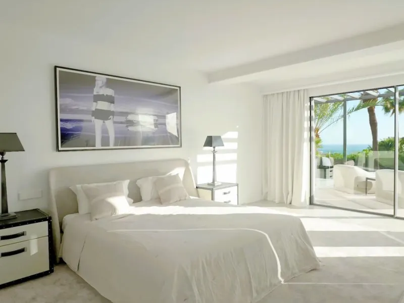 House - Detached Villa в продаже в Marbella, Málaga. В доме 5 спален и 6 ванных комнат. Площадь дома 405 м². Площадь участка 1500 м²