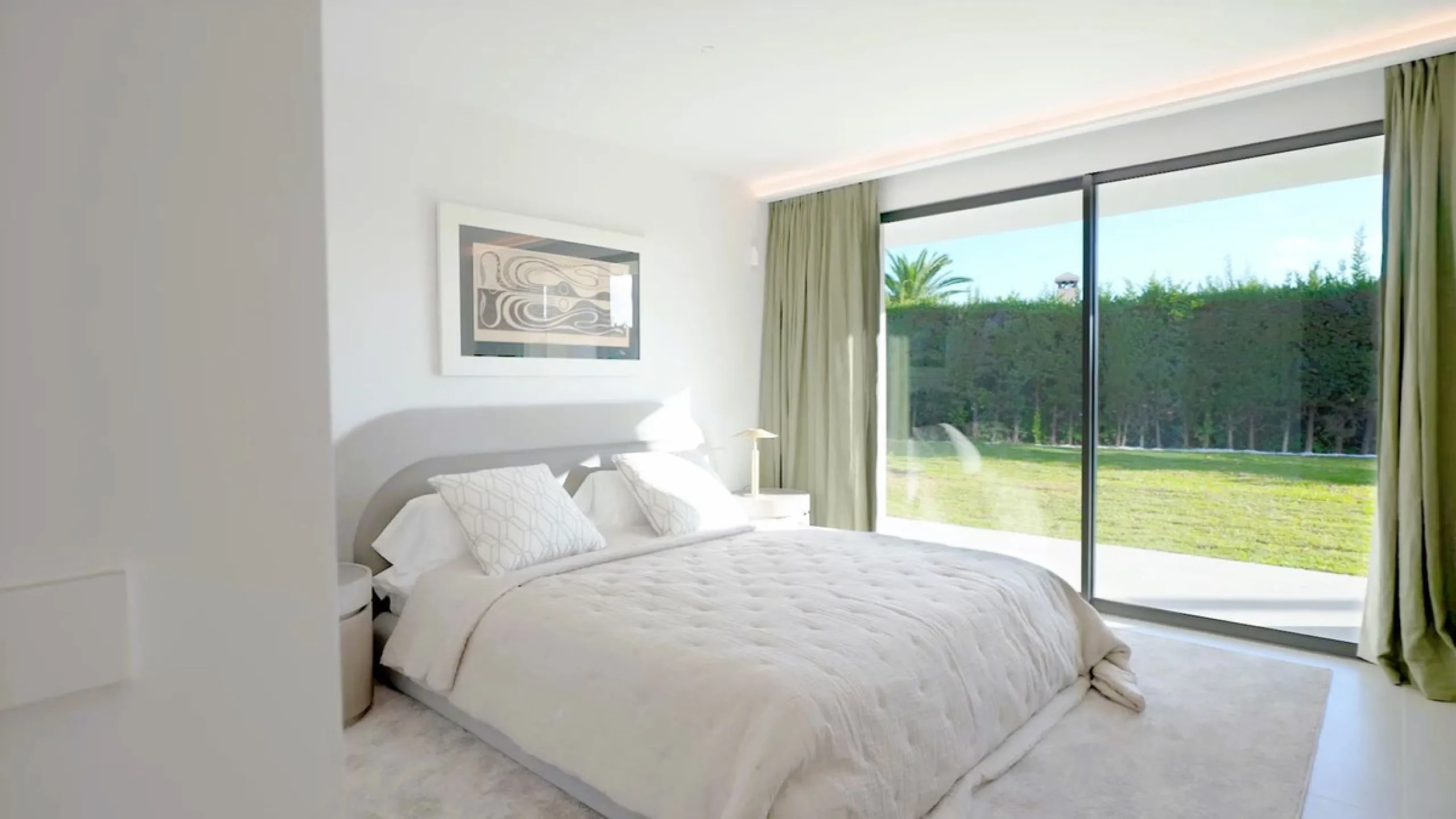 House - Detached Villa в продаже в Marbella, Málaga. В доме 5 спален и 6 ванных комнат. Площадь дома 405 м². Площадь участка 1500 м²