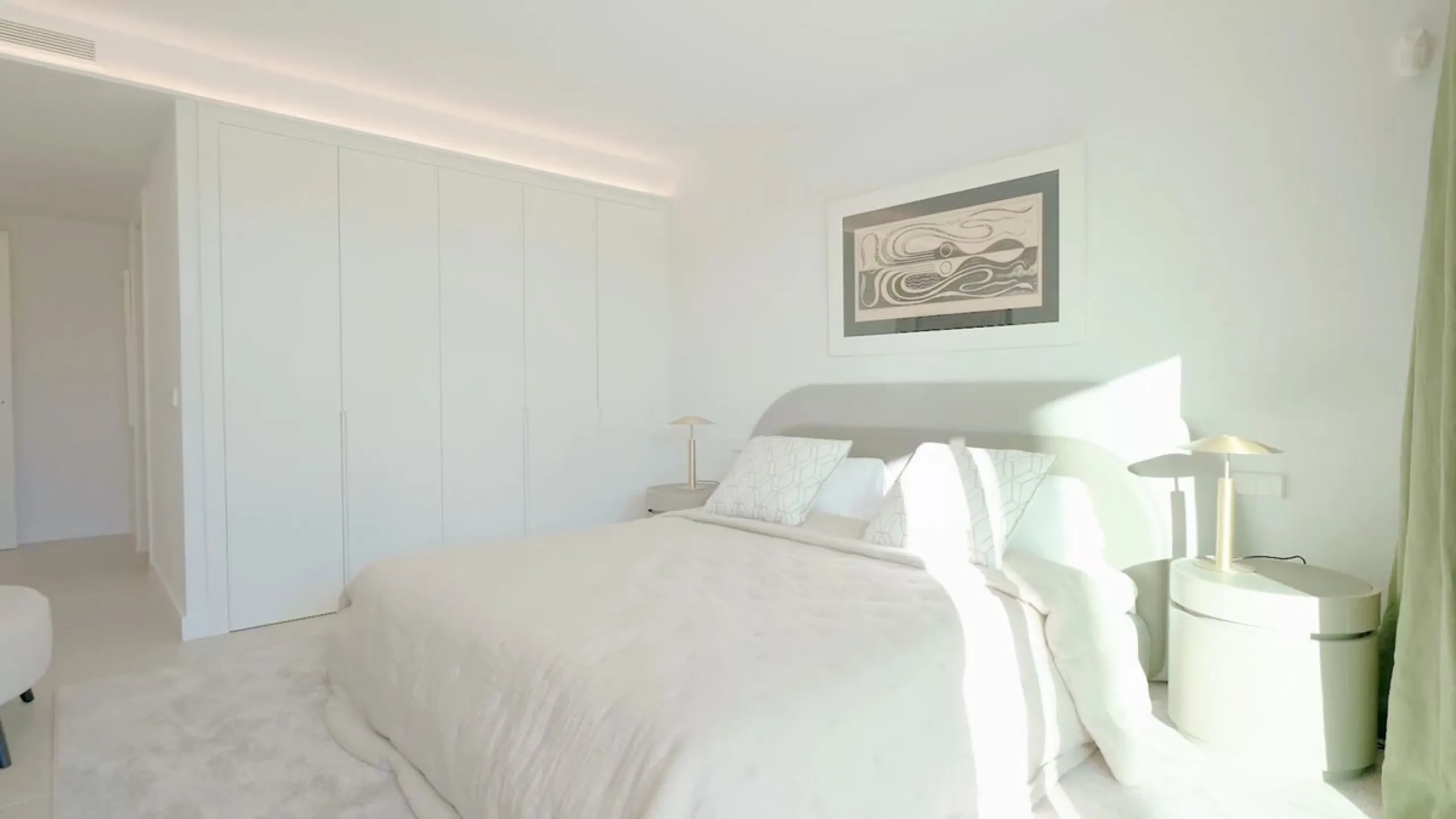 House - Detached Villa в продаже в Marbella, Málaga. В доме 5 спален и 6 ванных комнат. Площадь дома 405 м². Площадь участка 1500 м²