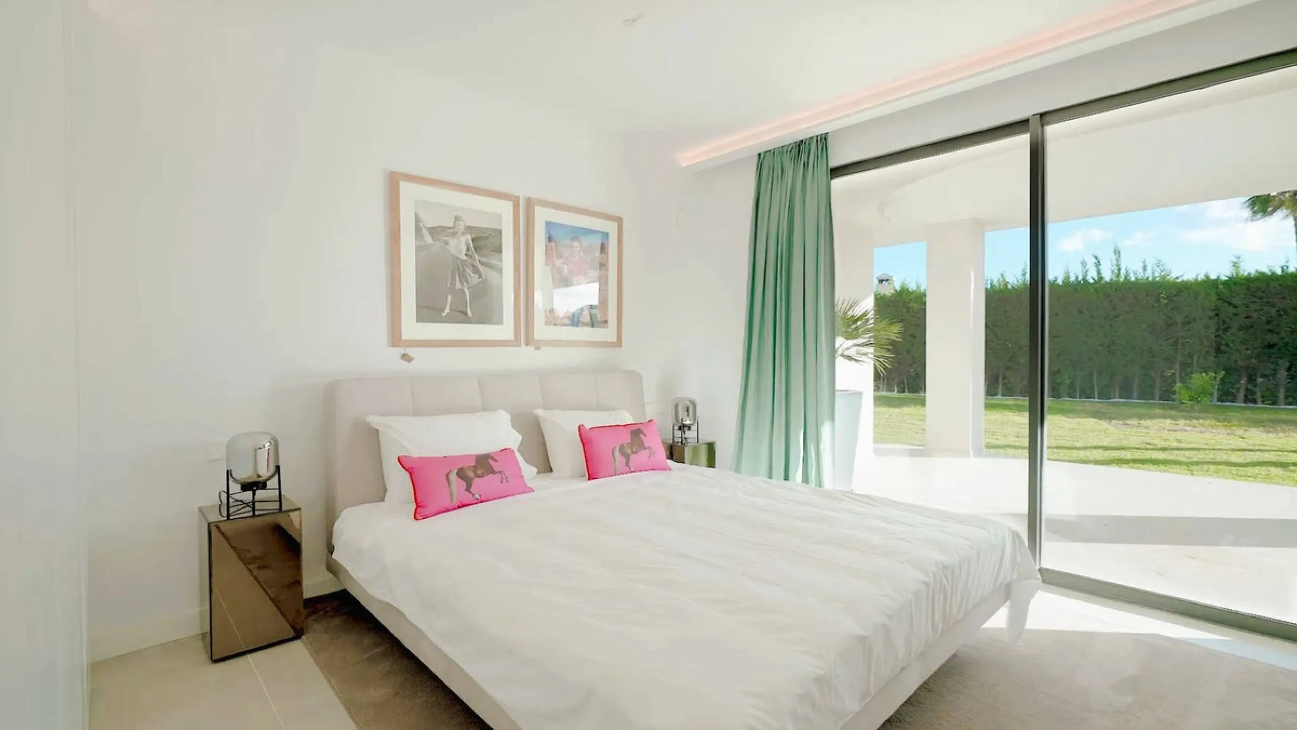 House - Detached Villa в продаже в Marbella, Málaga. В доме 5 спален и 6 ванных комнат. Площадь дома 405 м². Площадь участка 1500 м²