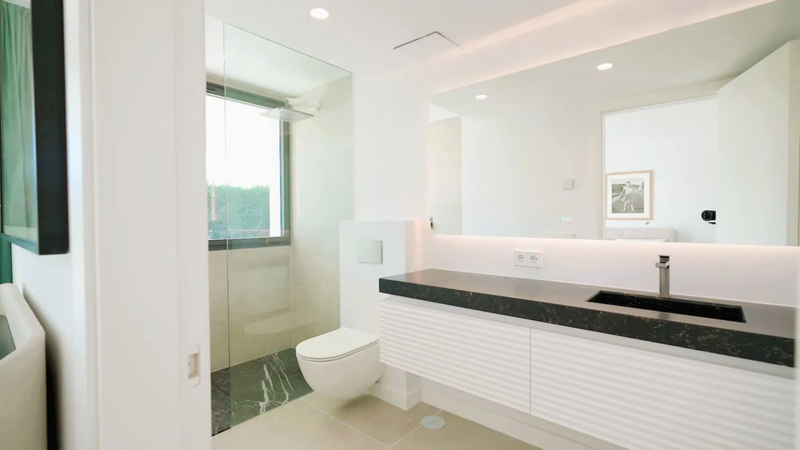 House - Detached Villa в продаже в Marbella, Málaga. В доме 5 спален и 6 ванных комнат. Площадь дома 405 м². Площадь участка 1500 м²