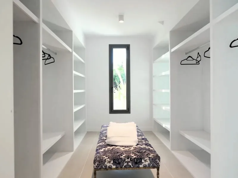 House - Detached Villa в продаже в Marbella, Málaga. В доме 5 спален и 6 ванных комнат. Площадь дома 405 м². Площадь участка 1500 м²