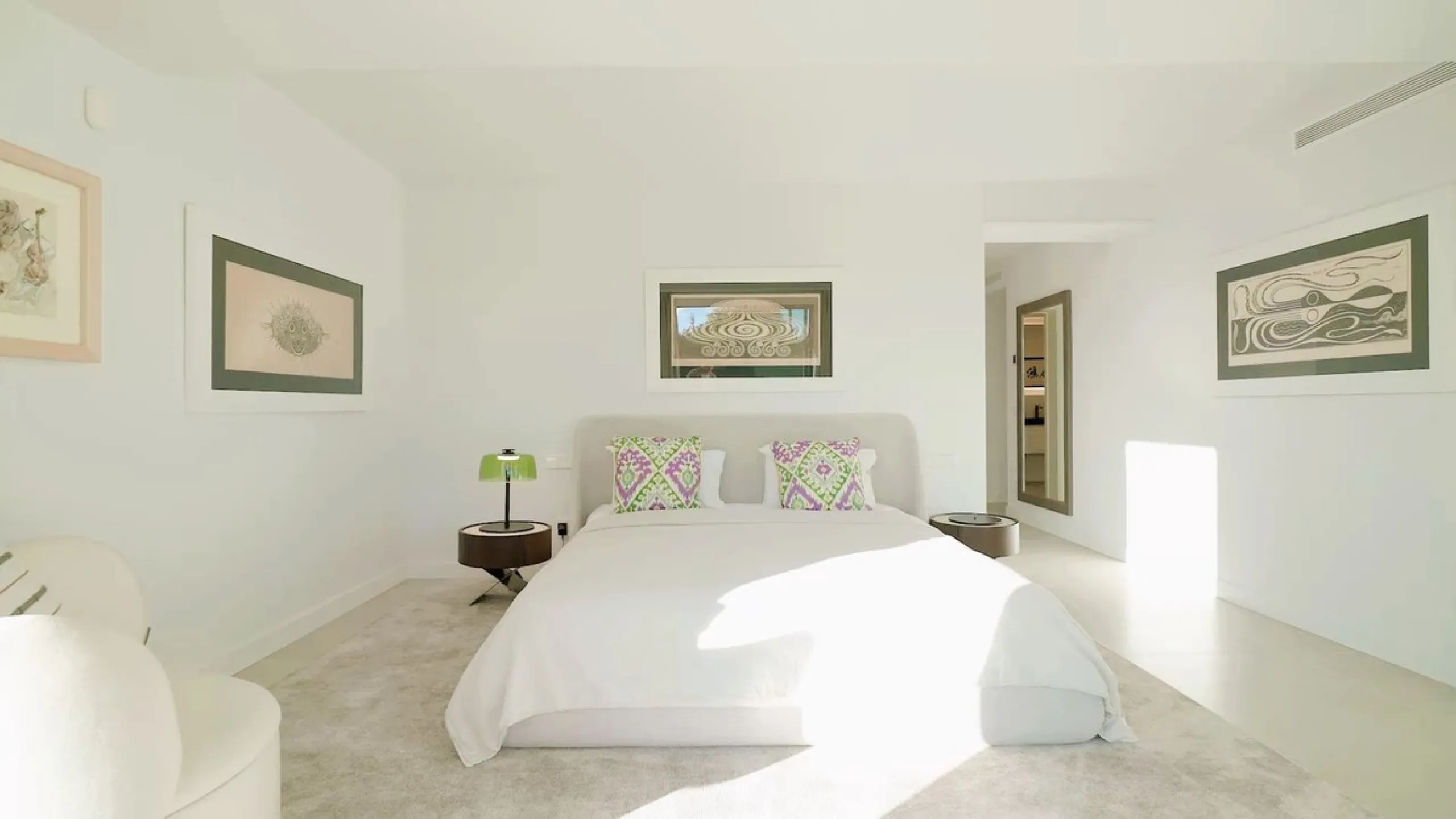 House - Detached Villa в продаже в Marbella, Málaga. В доме 5 спален и 6 ванных комнат. Площадь дома 405 м². Площадь участка 1500 м²