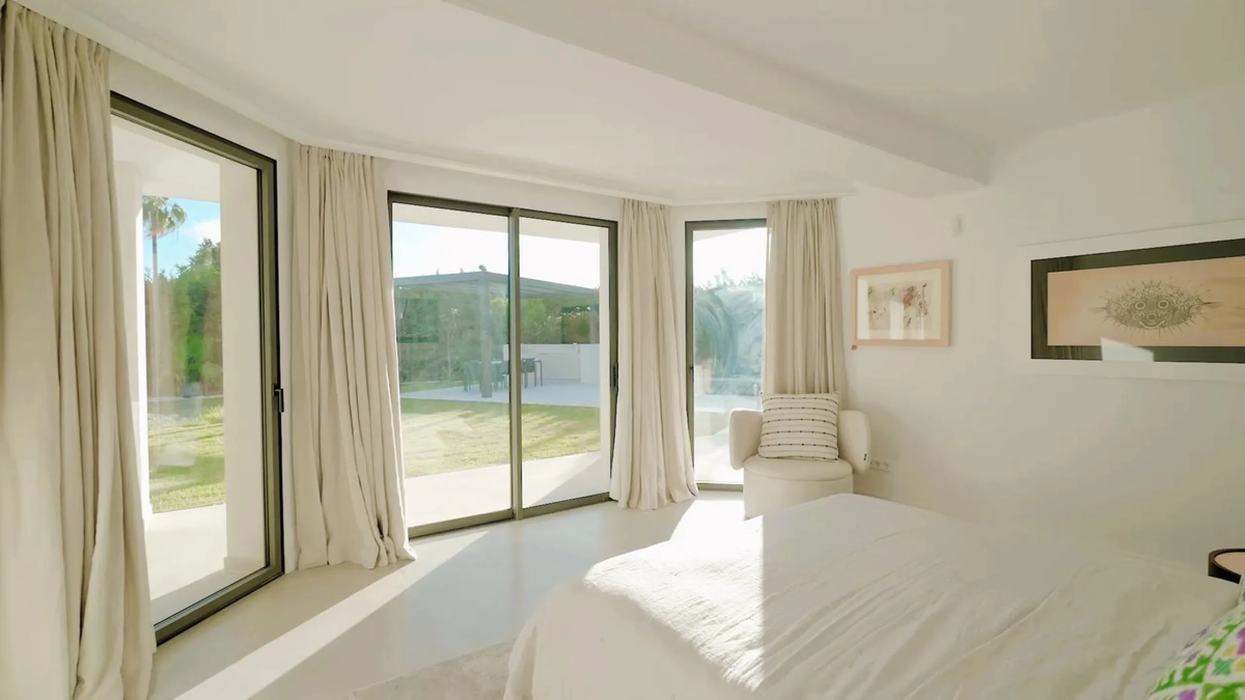 House - Detached Villa в продаже в Marbella, Málaga. В доме 5 спален и 6 ванных комнат. Площадь дома 405 м². Площадь участка 1500 м²