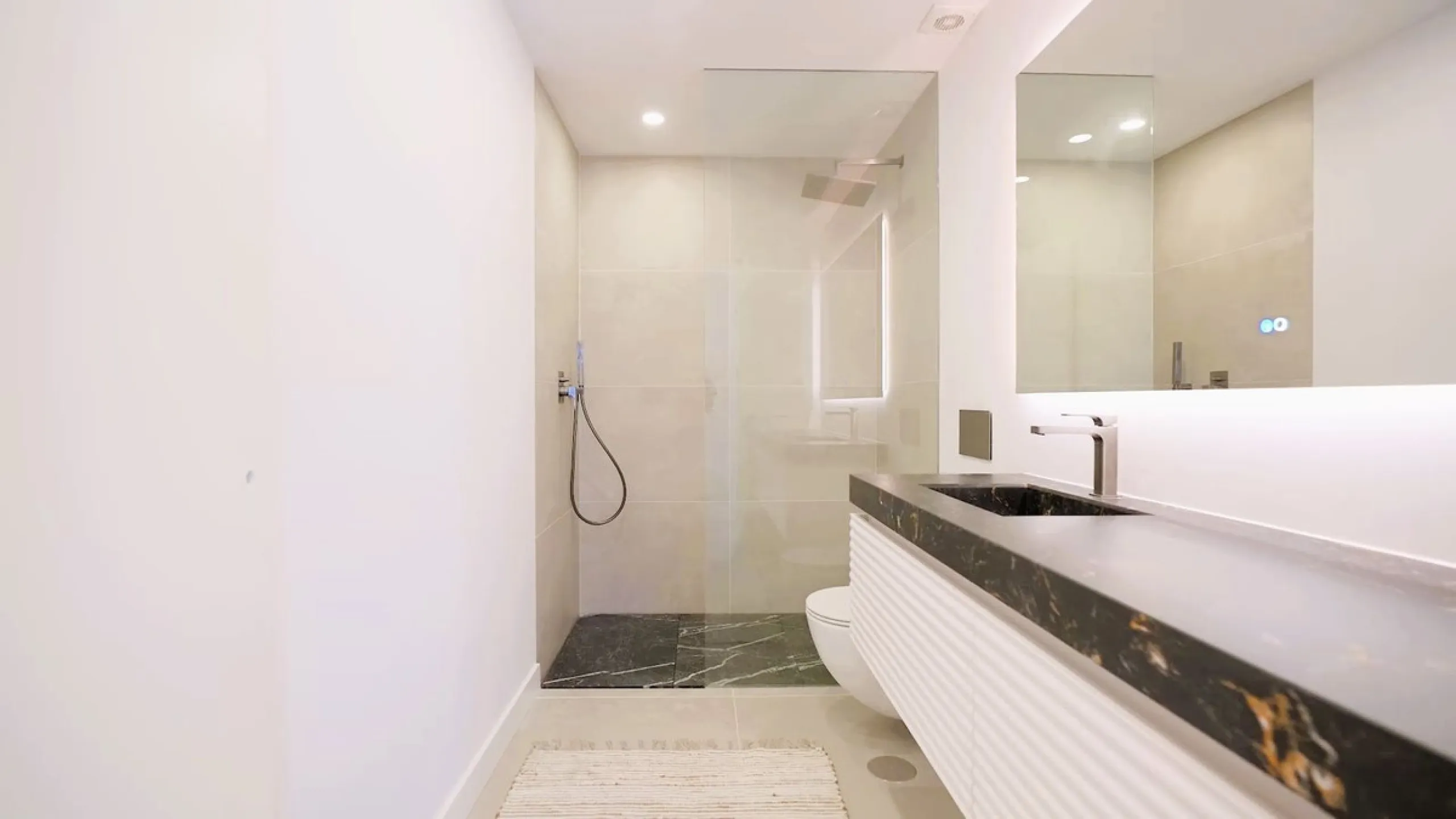 House - Detached Villa в продаже в Marbella, Málaga. В доме 5 спален и 6 ванных комнат. Площадь дома 405 м². Площадь участка 1500 м²