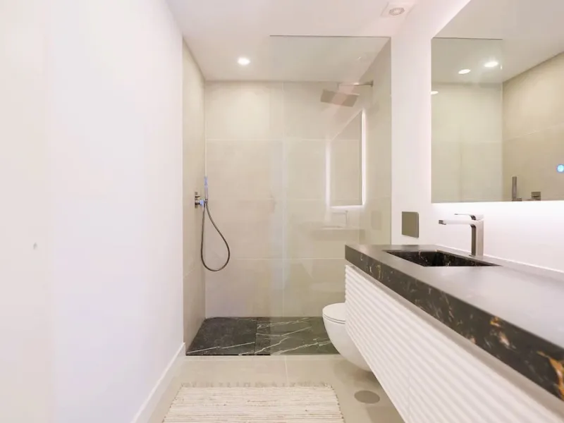 House - Detached Villa в продаже в Marbella, Málaga. В доме 5 спален и 6 ванных комнат. Площадь дома 405 м². Площадь участка 1500 м²