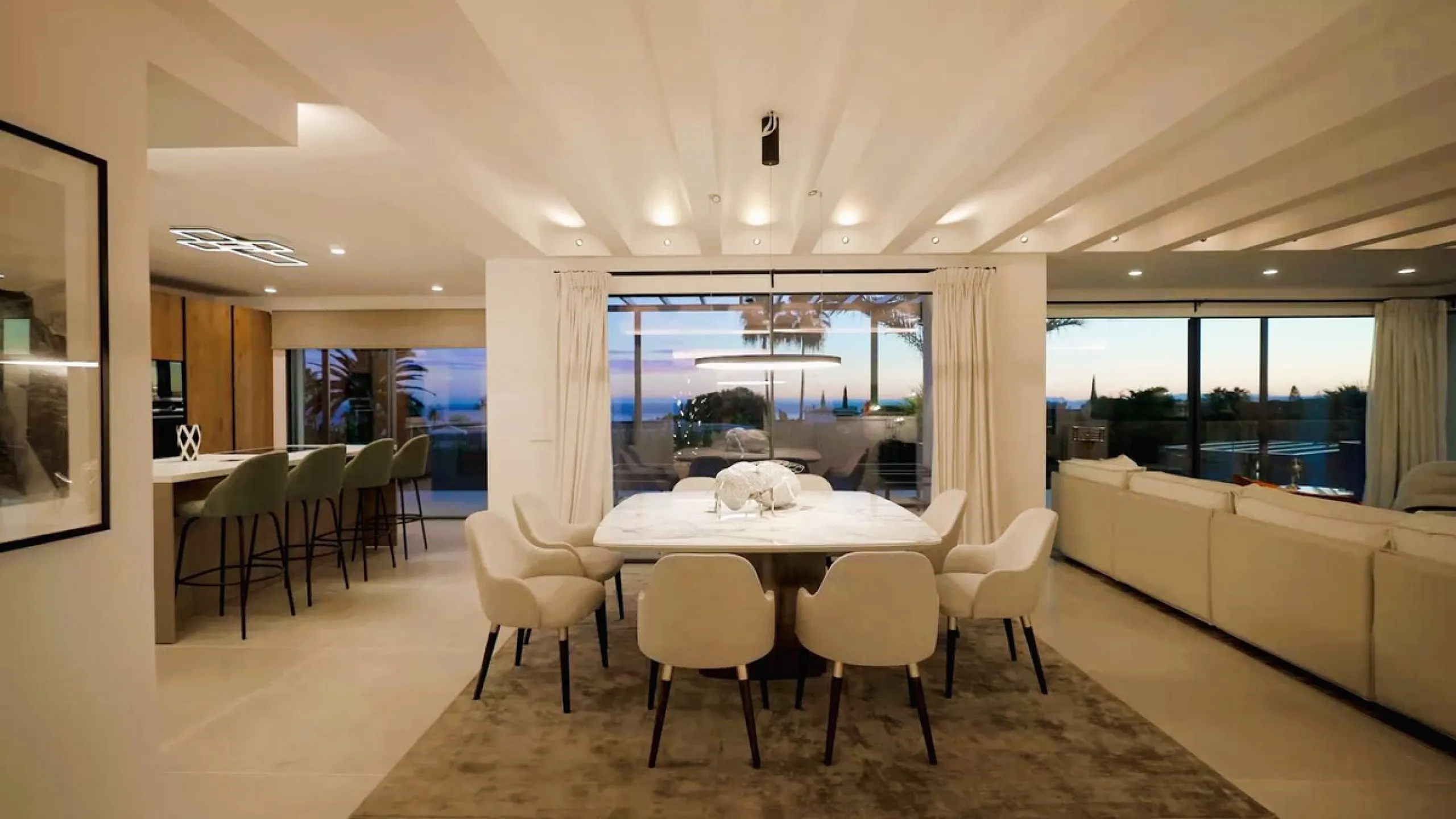 House - Detached Villa в продаже в Marbella, Málaga. В доме 5 спален и 6 ванных комнат. Площадь дома 405 м². Площадь участка 1500 м²