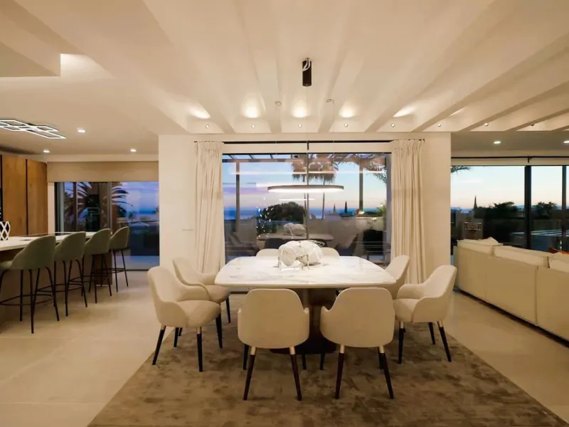 House - Detached Villa в продаже в Marbella, Málaga. В доме 5 спален и 6 ванных комнат. Площадь дома 405 м². Площадь участка 1500 м²