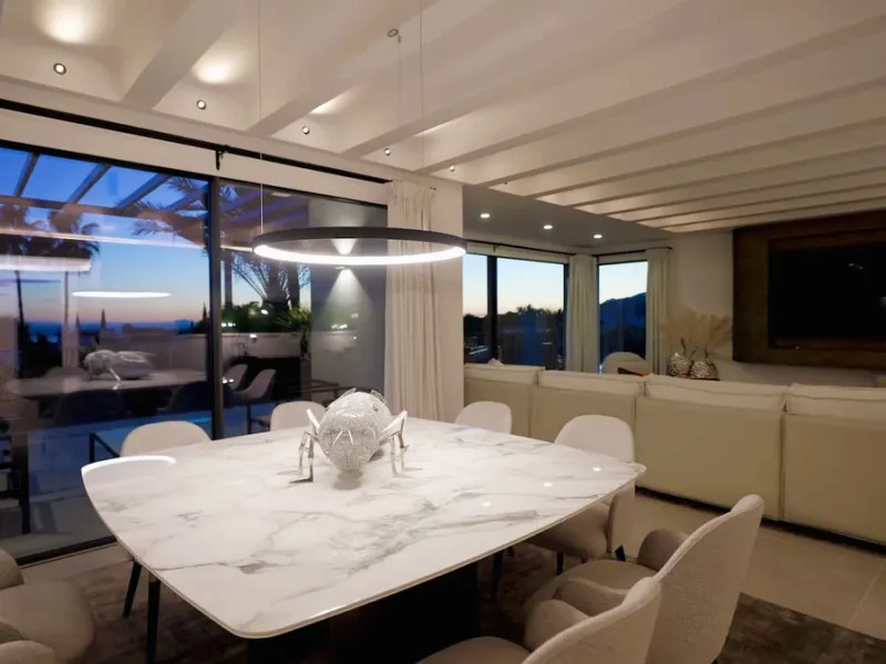 House - Detached Villa в продаже в Marbella, Málaga. В доме 5 спален и 6 ванных комнат. Площадь дома 405 м². Площадь участка 1500 м²
