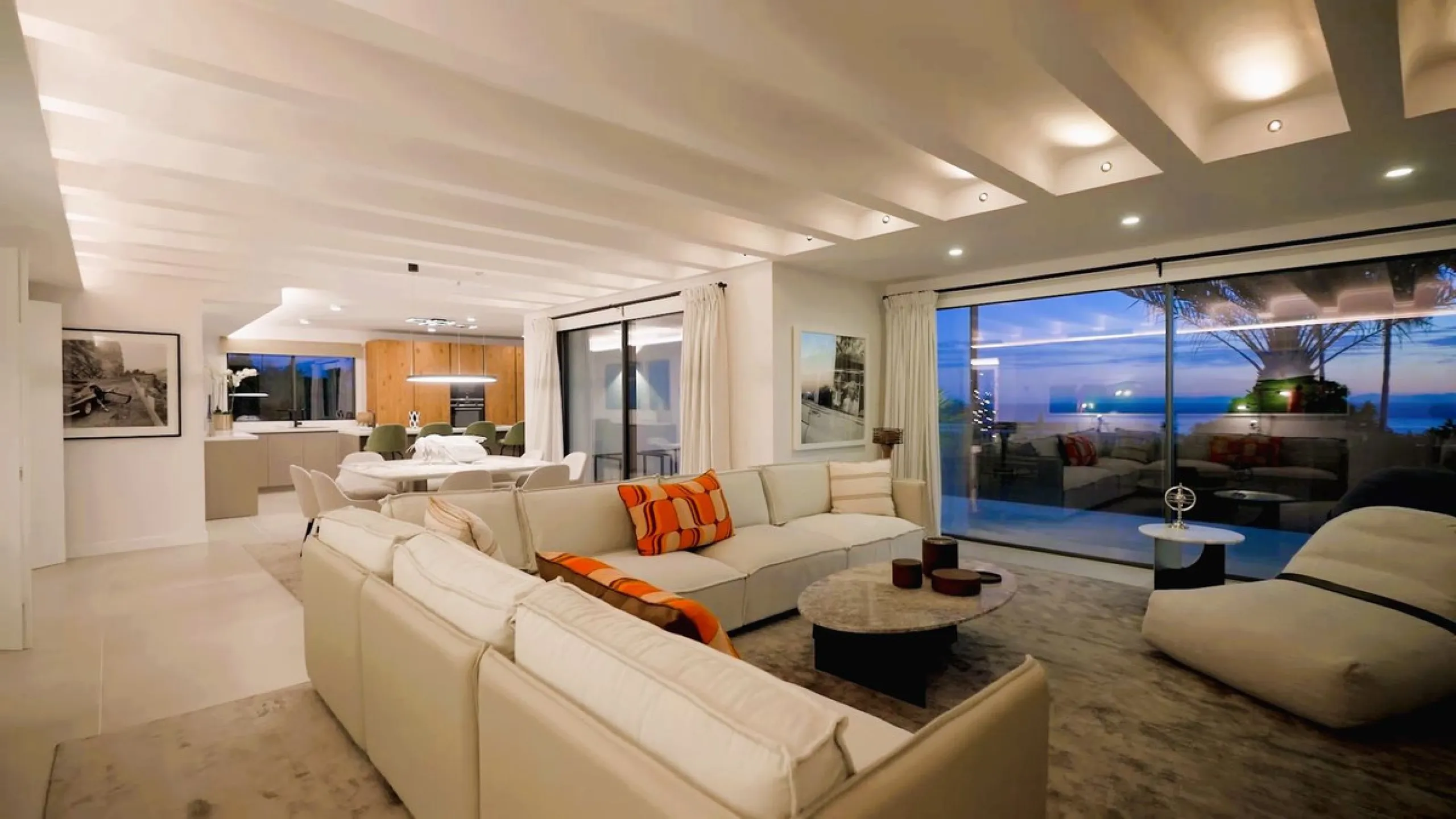 House - Detached Villa в продаже в Marbella, Málaga. В доме 5 спален и 6 ванных комнат. Площадь дома 405 м². Площадь участка 1500 м²