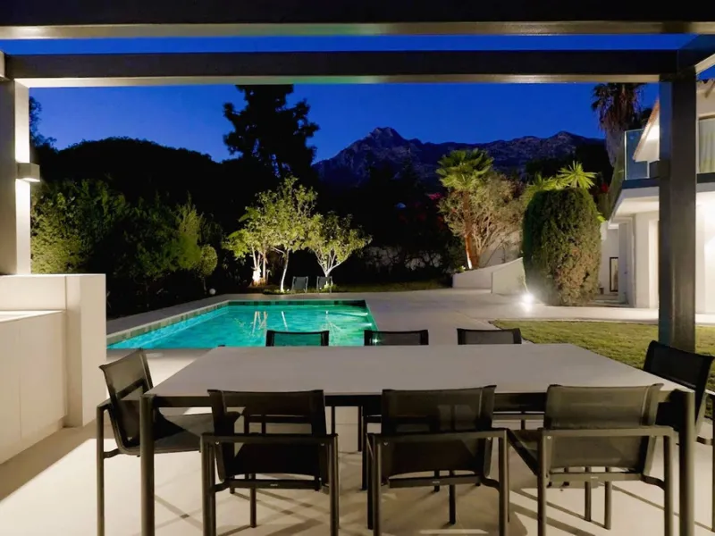 House - Detached Villa в продаже в Marbella, Málaga. В доме 5 спален и 6 ванных комнат. Площадь дома 405 м². Площадь участка 1500 м²