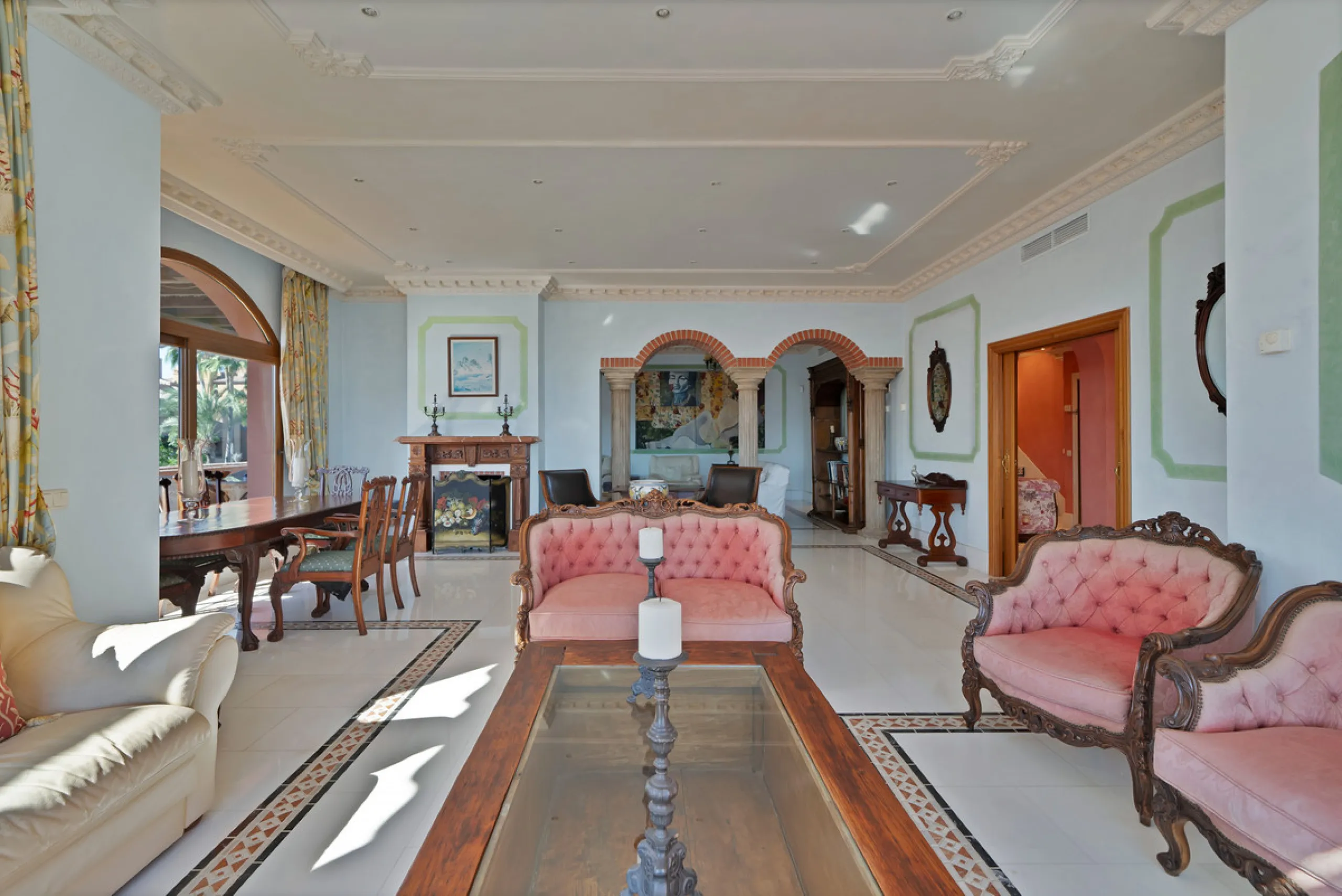 Situated beside the prestigious Guadalmina Baja, this impressive triplex penthouse is a true jewel of the Costa del Sol — perfectly blending the sophistication of Andalusian architecture, Moorish influences, and a touch of contemporary romanticism.