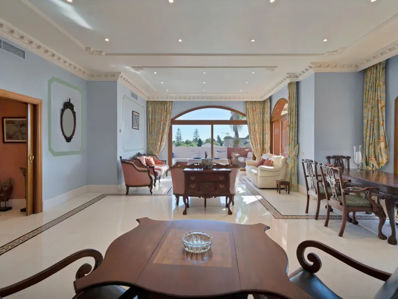 Situated beside the prestigious Guadalmina Baja, this impressive triplex penthouse is a true jewel of the Costa del Sol — perfectly blending the sophistication of Andalusian architecture, Moorish influences, and a touch of contemporary romanticism.