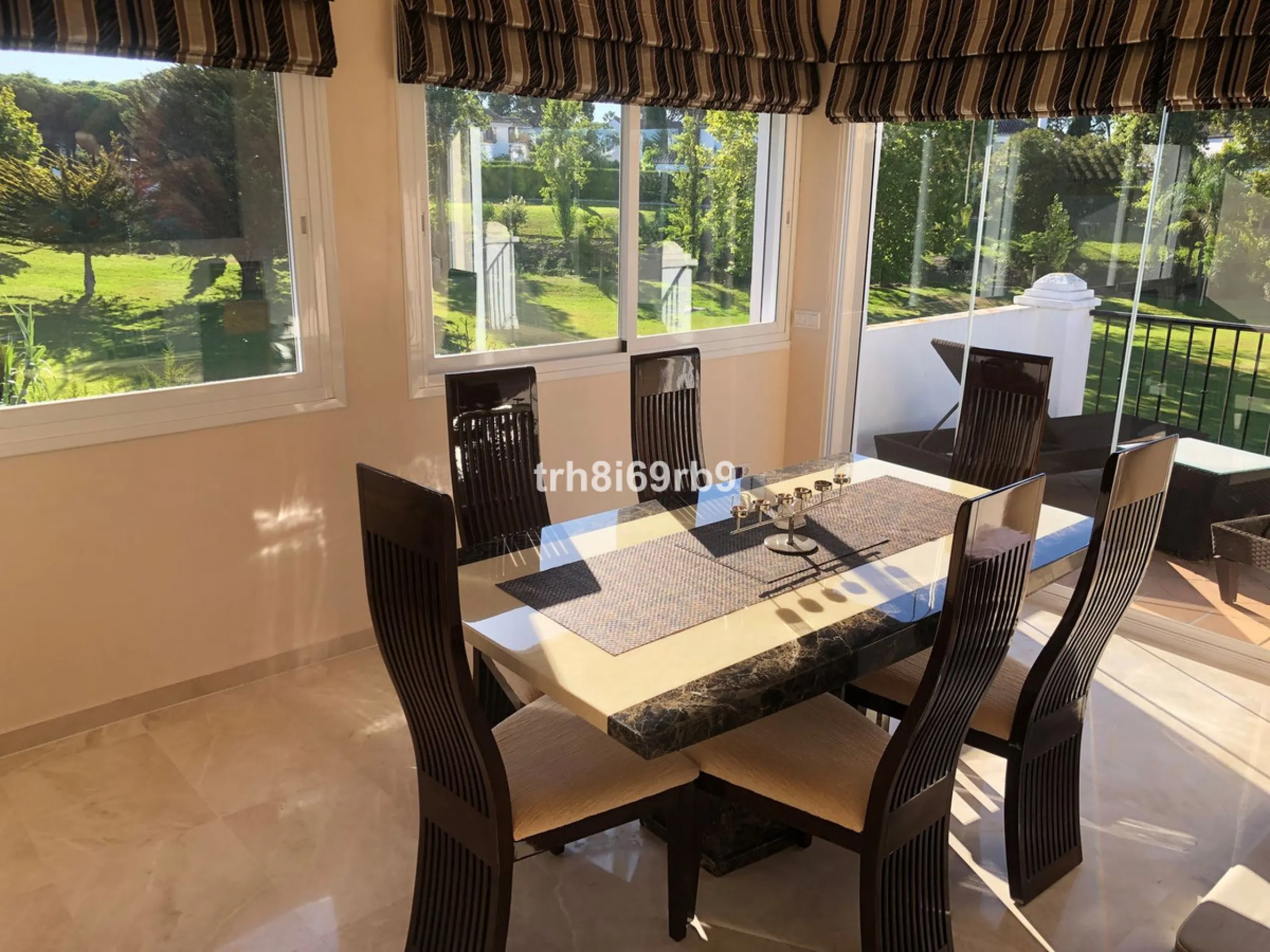 A lovely, spacious 3 bed, 3 bath detached villa, located in the very popular beach side community of Dos Hermanas. Dos Hermanas is very conveniently located on the beach side of the A7, on the New Golden Mile between Estepona and San Pedro and has perhaps
