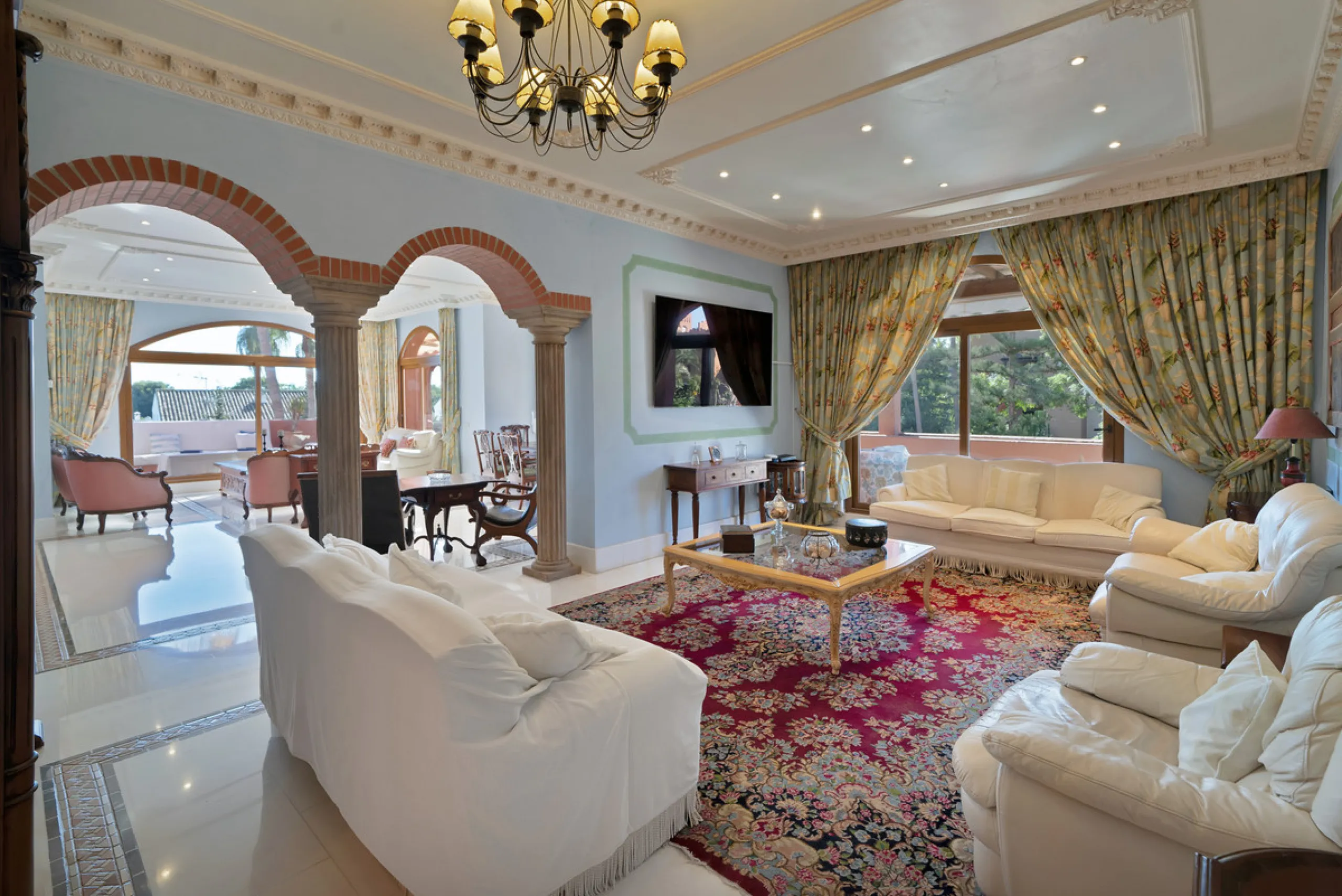 Situated beside the prestigious Guadalmina Baja, this impressive triplex penthouse is a true jewel of the Costa del Sol — perfectly blending the sophistication of Andalusian architecture, Moorish influences, and a touch of contemporary romanticism.