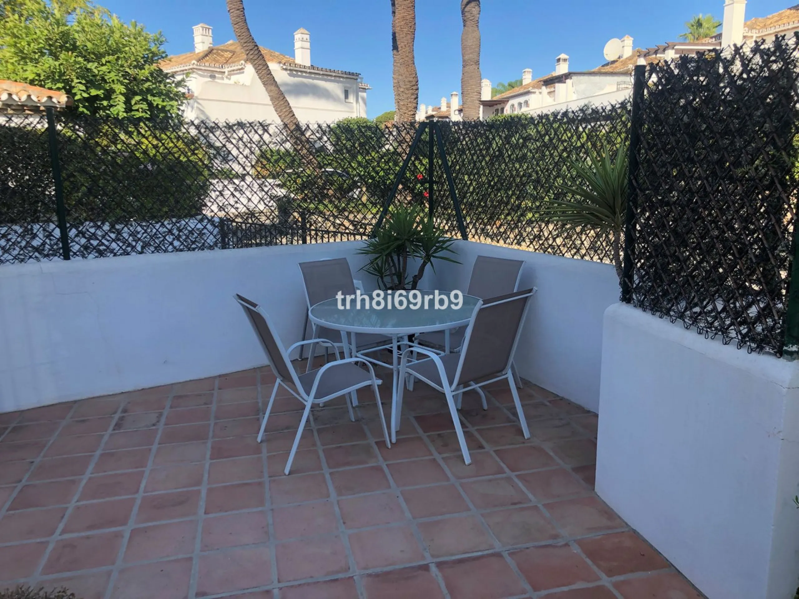 A lovely, spacious 3 bed, 3 bath detached villa, located in the very popular beach side community of Dos Hermanas. Dos Hermanas is very conveniently located on the beach side of the A7, on the New Golden Mile between Estepona and San Pedro and has perhaps
