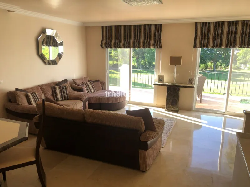 A lovely, spacious 3 bed, 3 bath detached villa, located in the very popular beach side community of Dos Hermanas. Dos Hermanas is very conveniently located on the beach side of the A7, on the New Golden Mile between Estepona and San Pedro and has perhaps