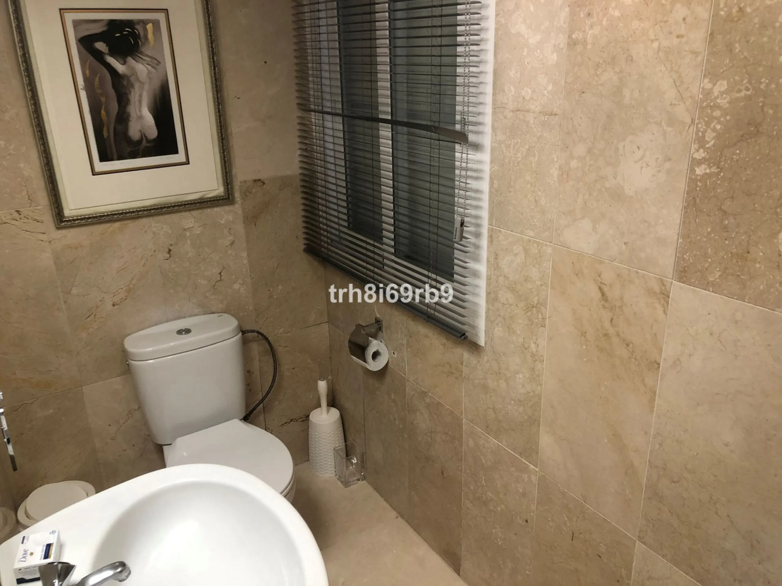 A lovely, spacious 3 bed, 3 bath detached villa, located in the very popular beach side community of Dos Hermanas. Dos Hermanas is very conveniently located on the beach side of the A7, on the New Golden Mile between Estepona and San Pedro and has perhaps