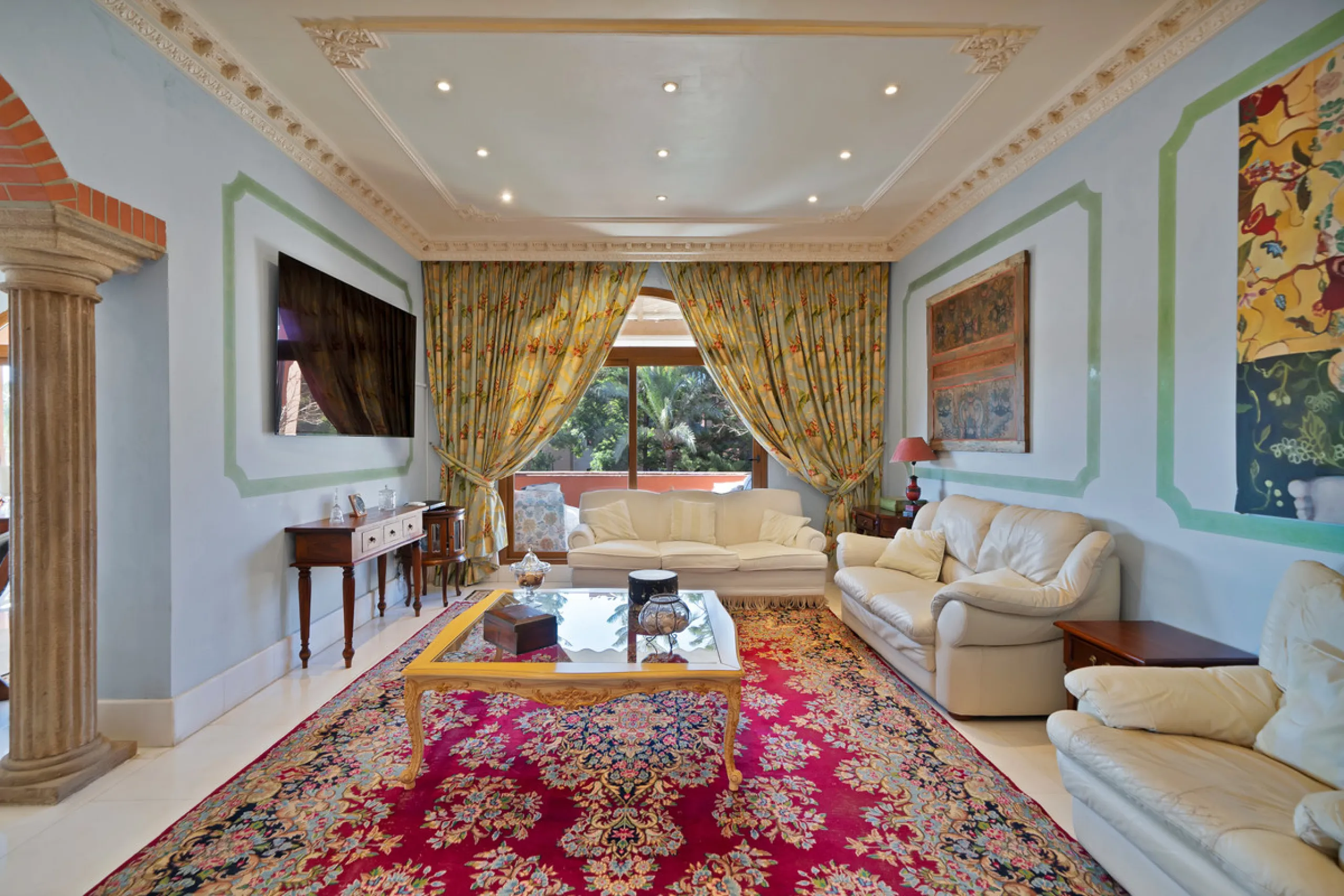 Situated beside the prestigious Guadalmina Baja, this impressive triplex penthouse is a true jewel of the Costa del Sol — perfectly blending the sophistication of Andalusian architecture, Moorish influences, and a touch of contemporary romanticism.