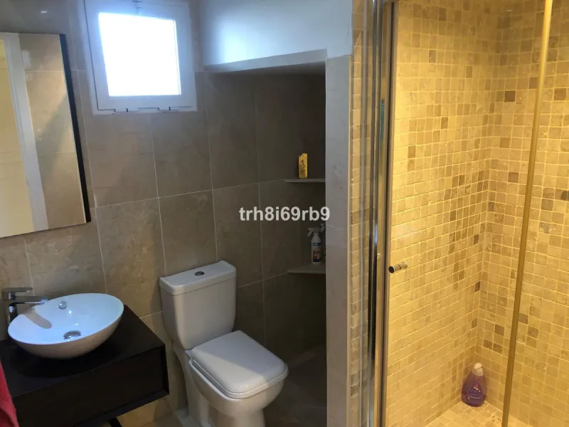 A lovely, spacious 3 bed, 3 bath detached villa, located in the very popular beach side community of Dos Hermanas. Dos Hermanas is very conveniently located on the beach side of the A7, on the New Golden Mile between Estepona and San Pedro and has perhaps