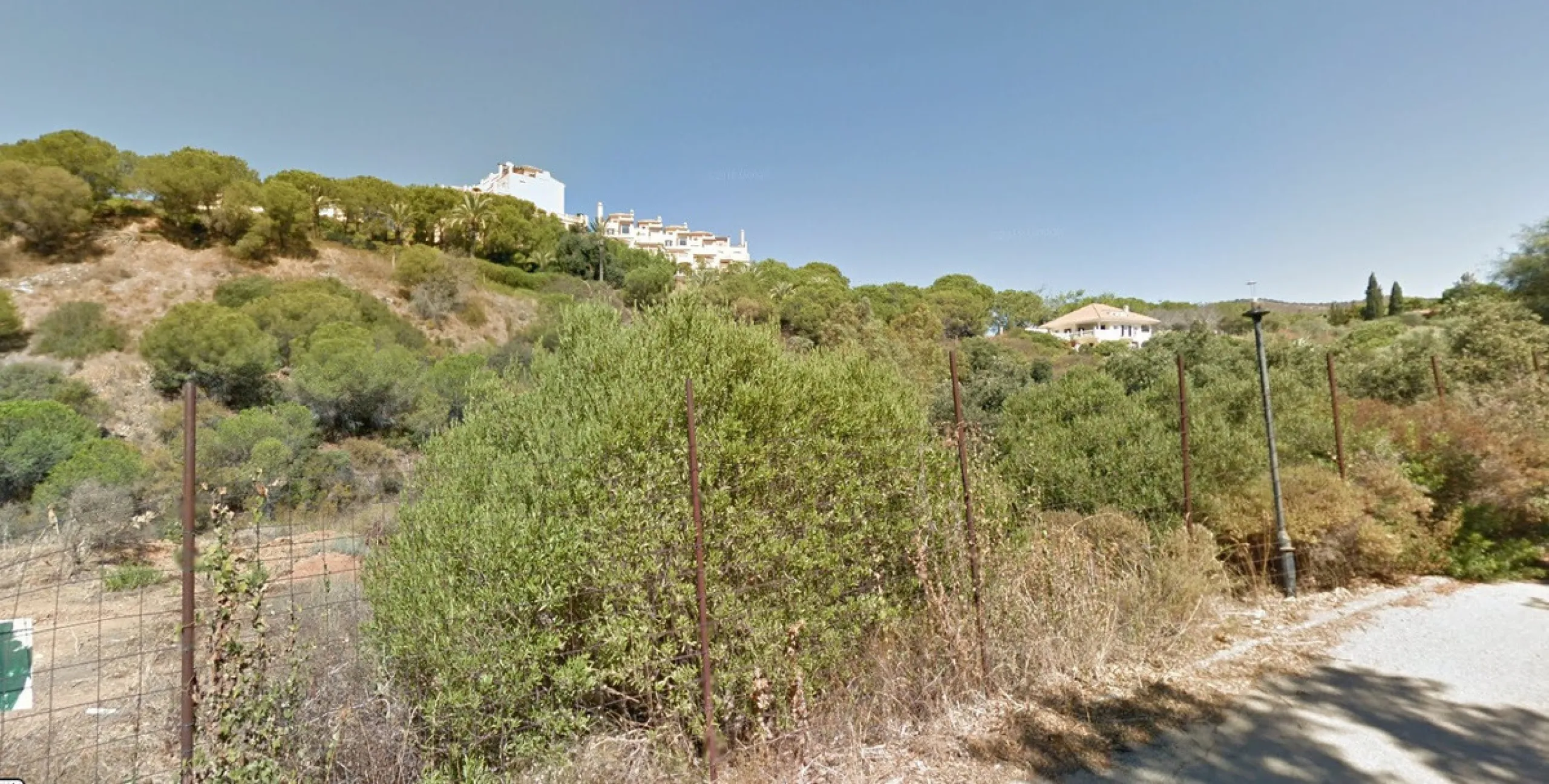 Plot - Land в продаже в Marbella, Málaga. Площадь участка 1090 м²