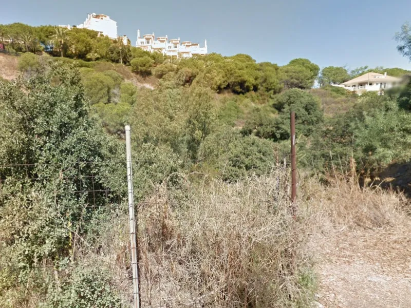 Plot - Land в продаже в Marbella, Málaga. Площадь участка 1090 м²