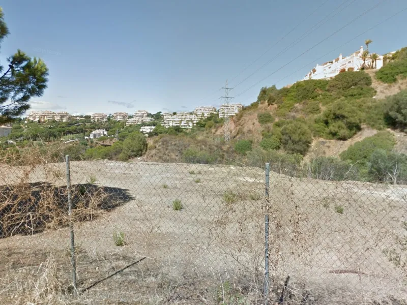 Plot - Land в продаже в Marbella, Málaga. Площадь участка 1090 м²